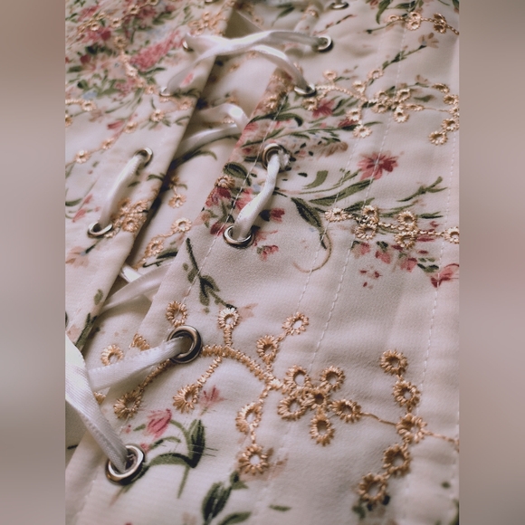 Whimsical Cottagecorp Corset - Picture 4 of 7